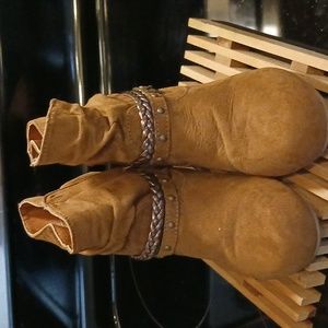Little Girl Boots 11M Buckskin Color